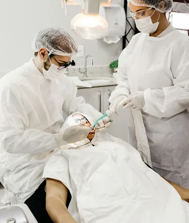 Vues détaillées des dents et des gencives, pour dépister tôt et planifier les soins avec précision.