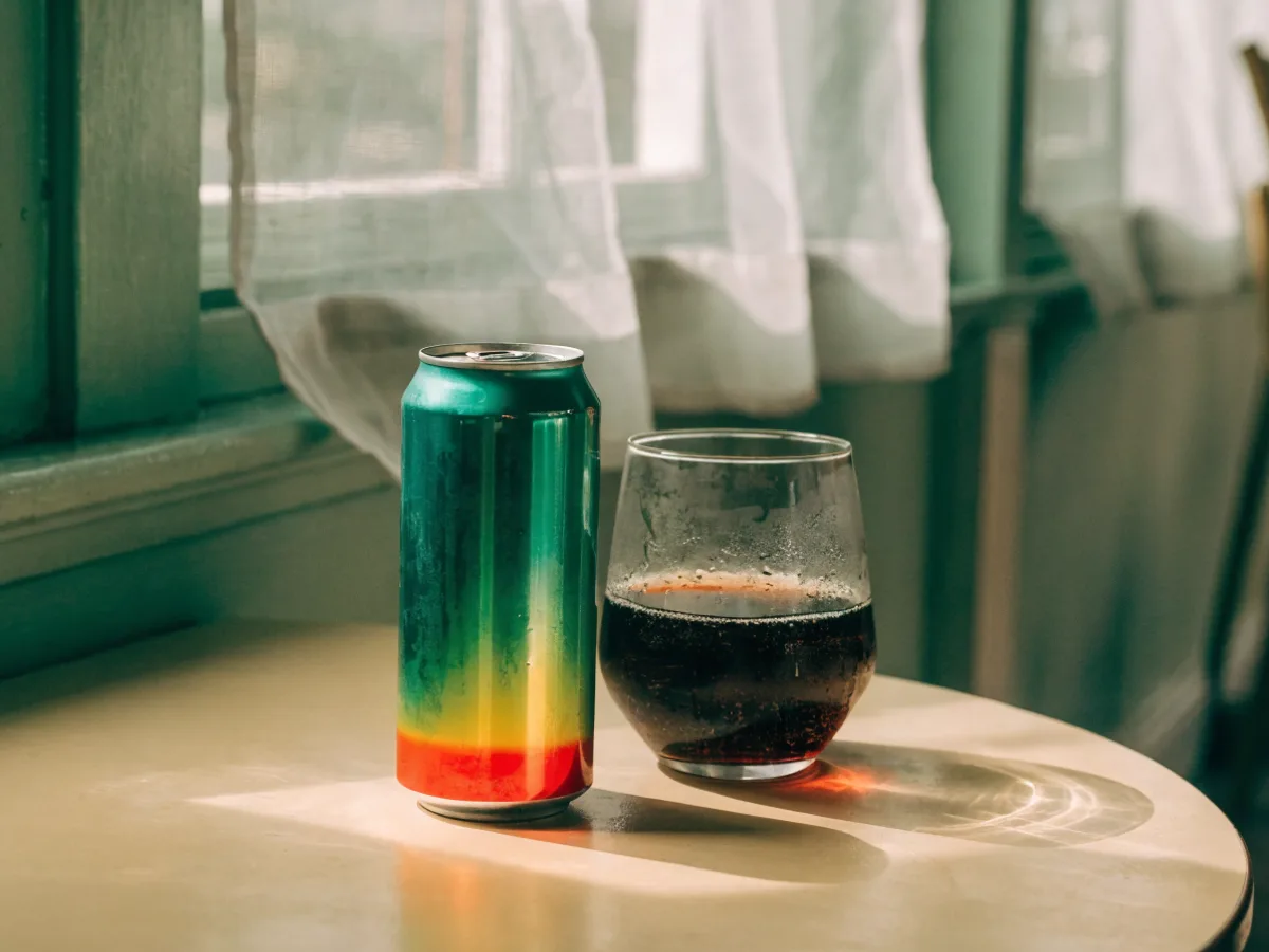 Boissons énergisantes et dents : un duo dangereux