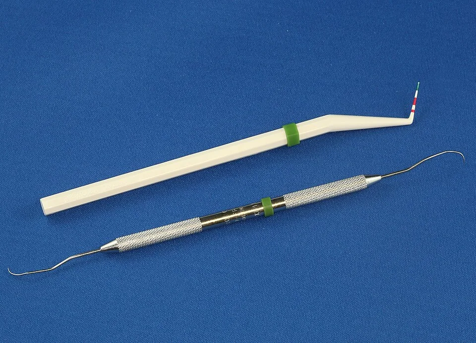 Sonde parodontale graduée et sonde d’examen dentaire