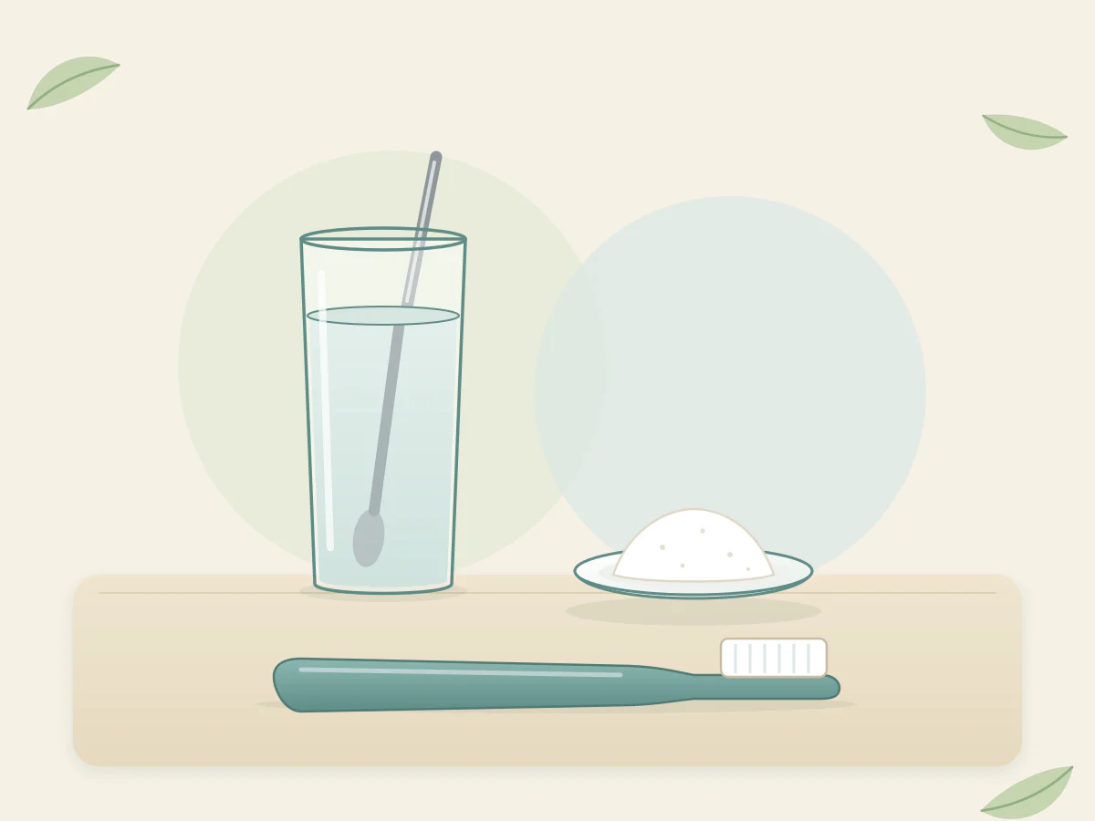 Un verre d'eau avec une cuillère, une soucoupe garnie d'un petit tas de poudre blanche et une brosse à dents posés sur une table.