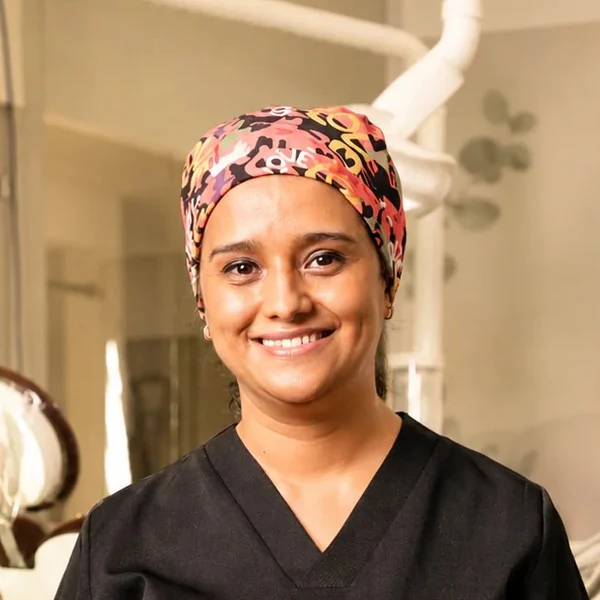 Portrait de la Dr Fatima Azelmat, chirurgienne-dentiste