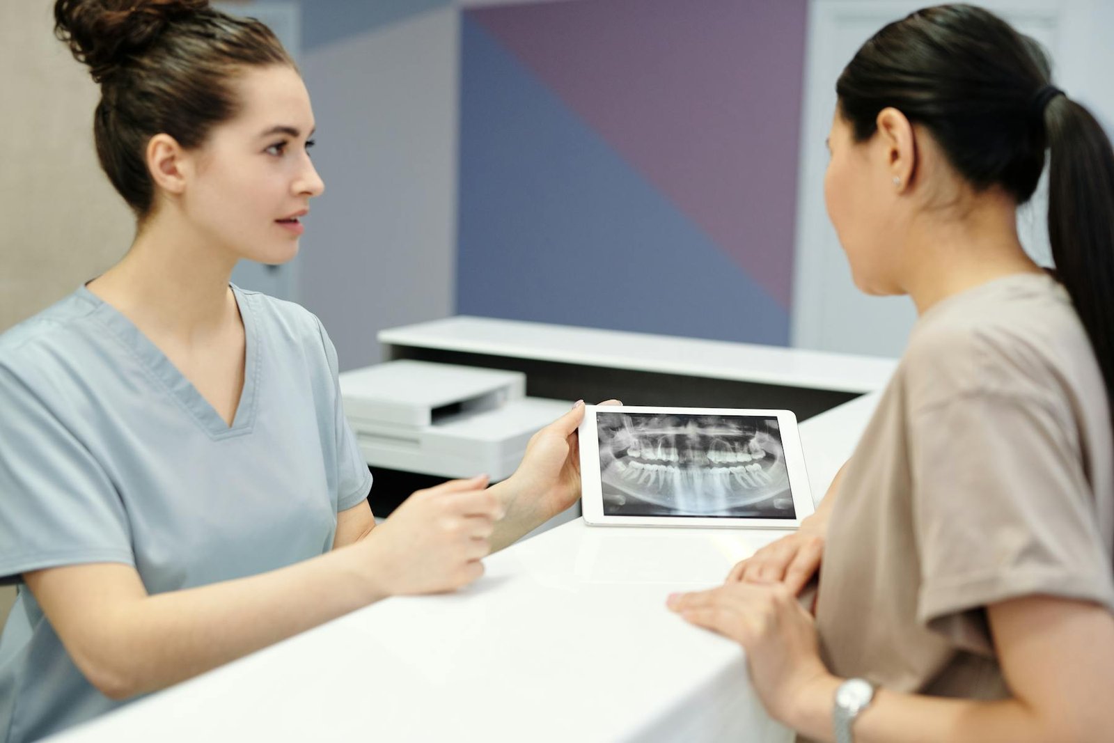 Consultation dentaire avec radiographie panoramique.